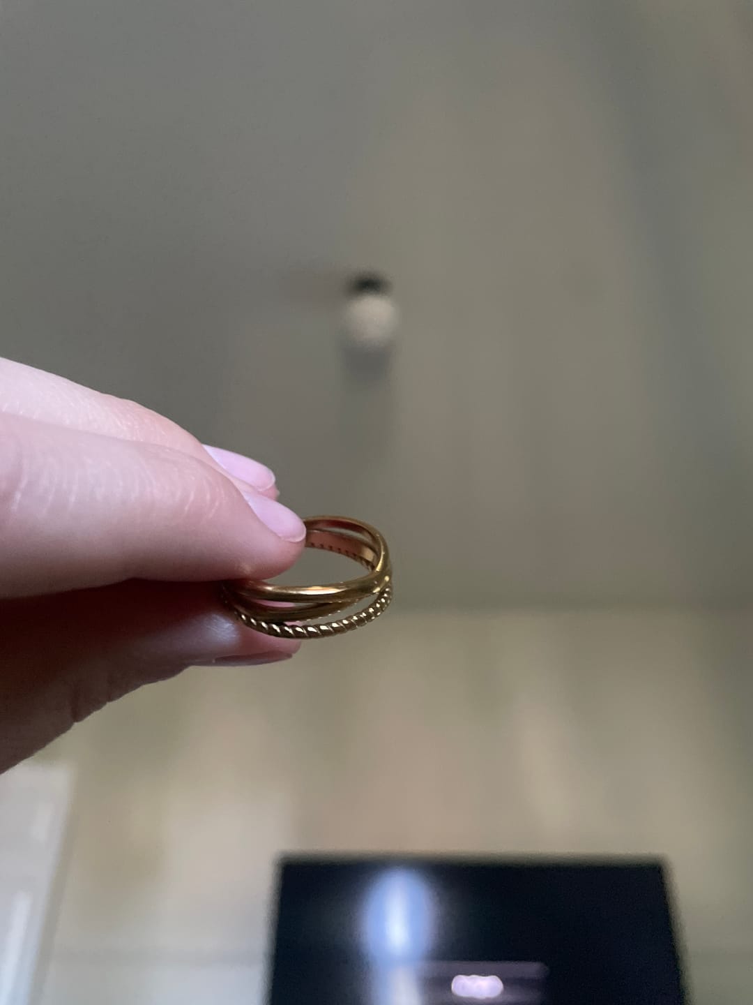 Customer photo review of Ara Twisted Crossed Ring