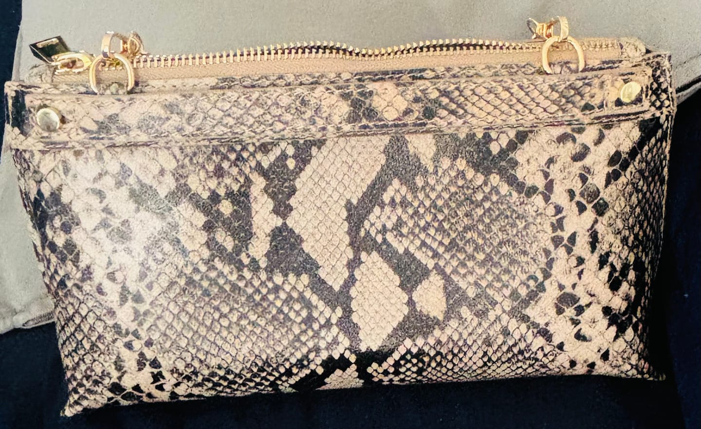 Customer photo review of BORSA SOFY BAGUETTE PITONE BEIGE
