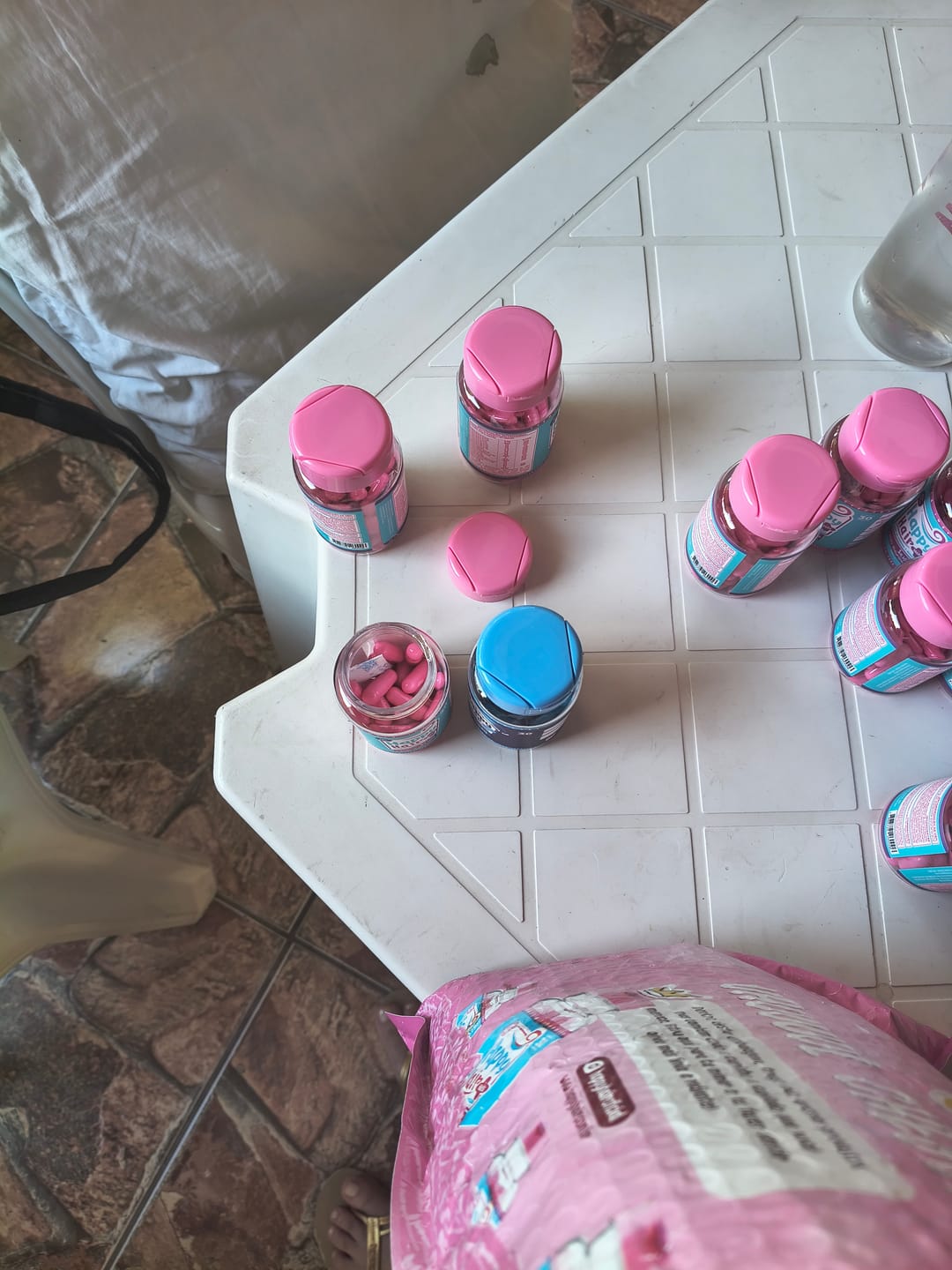 Customer photo review of Happy Hair 6 Potes + 6 Potes Grátis + 2 Colágenos + 1 Melatonina (Total 15 Potes)