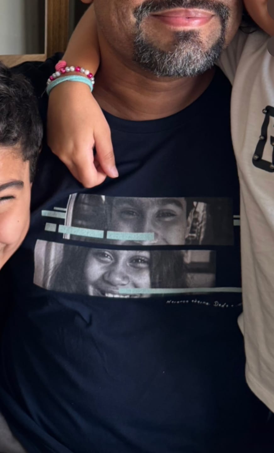 Customer photo review of Camiseta Personalizada OLHARES DOS FILHOS - Algodão Peruano
