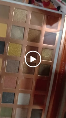 Customer video review of O.TWO.O EYE ESSENCE PALETTE (28 COLORS EYESHADOW)