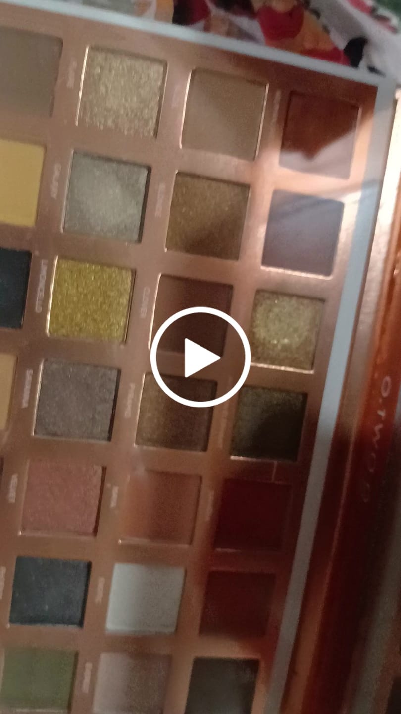 Customer video review of O.TWO.O EYE ESSENCE PALETTE (28 COLORS EYESHADOW)