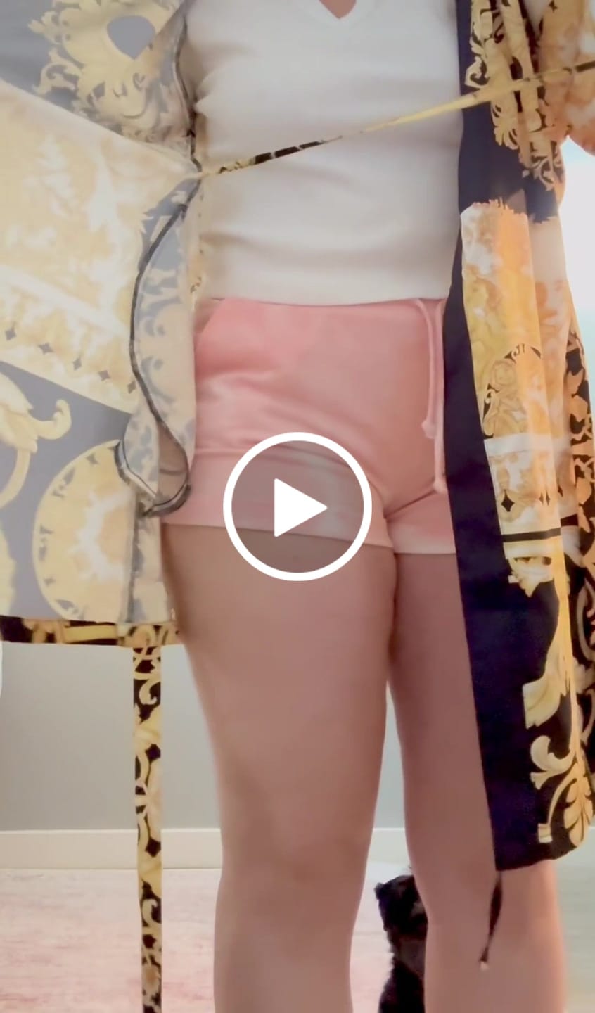 Customer video review of Yellow Barocco Short Robe