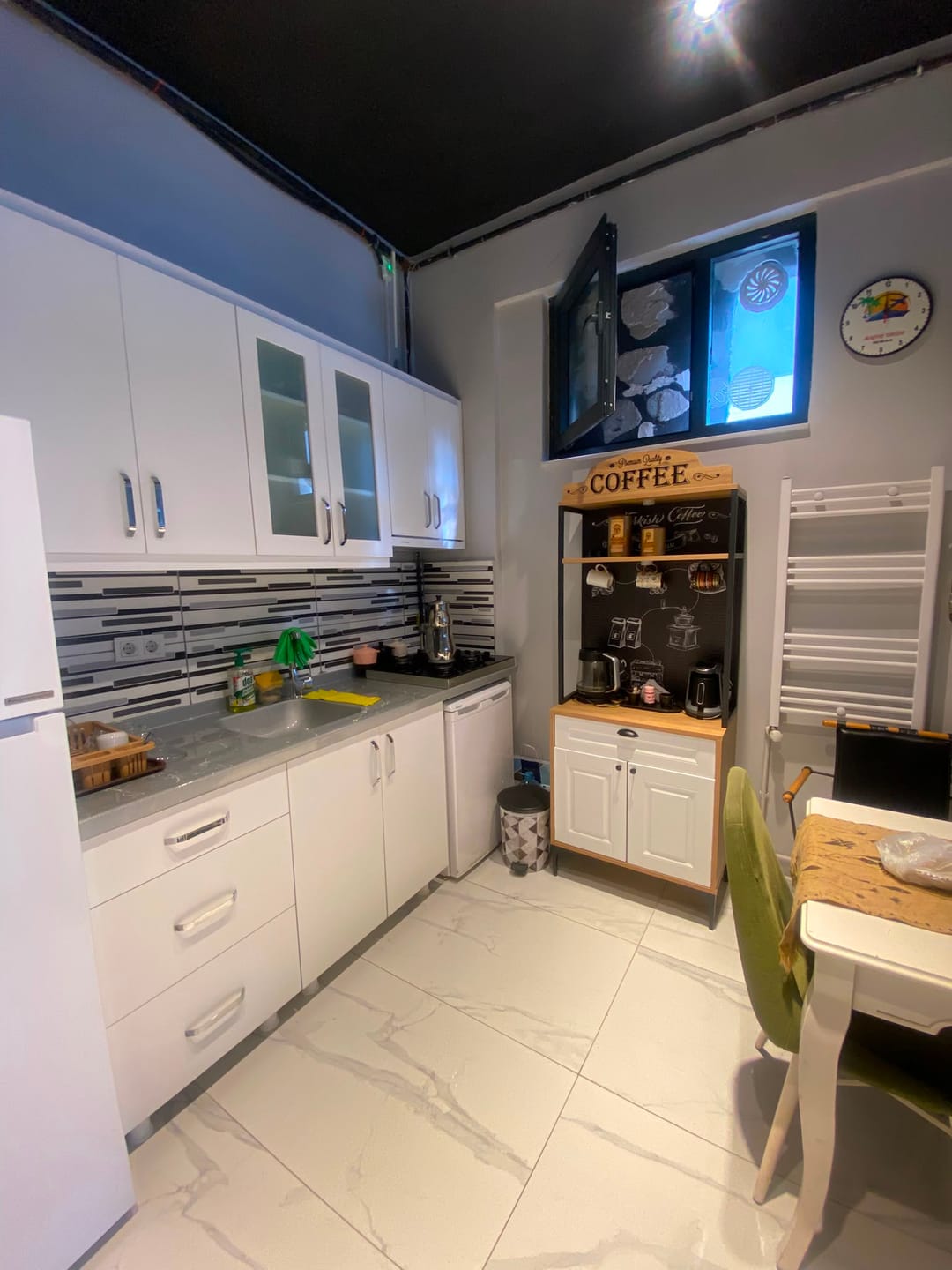 Customer photo review of Rani JE157 Işıklı Kahve Köşesi Membran Kapaklı Çekmeceli Çok Amaçlı Mutfak Dolabı Sepet Ceviz - Beyaz