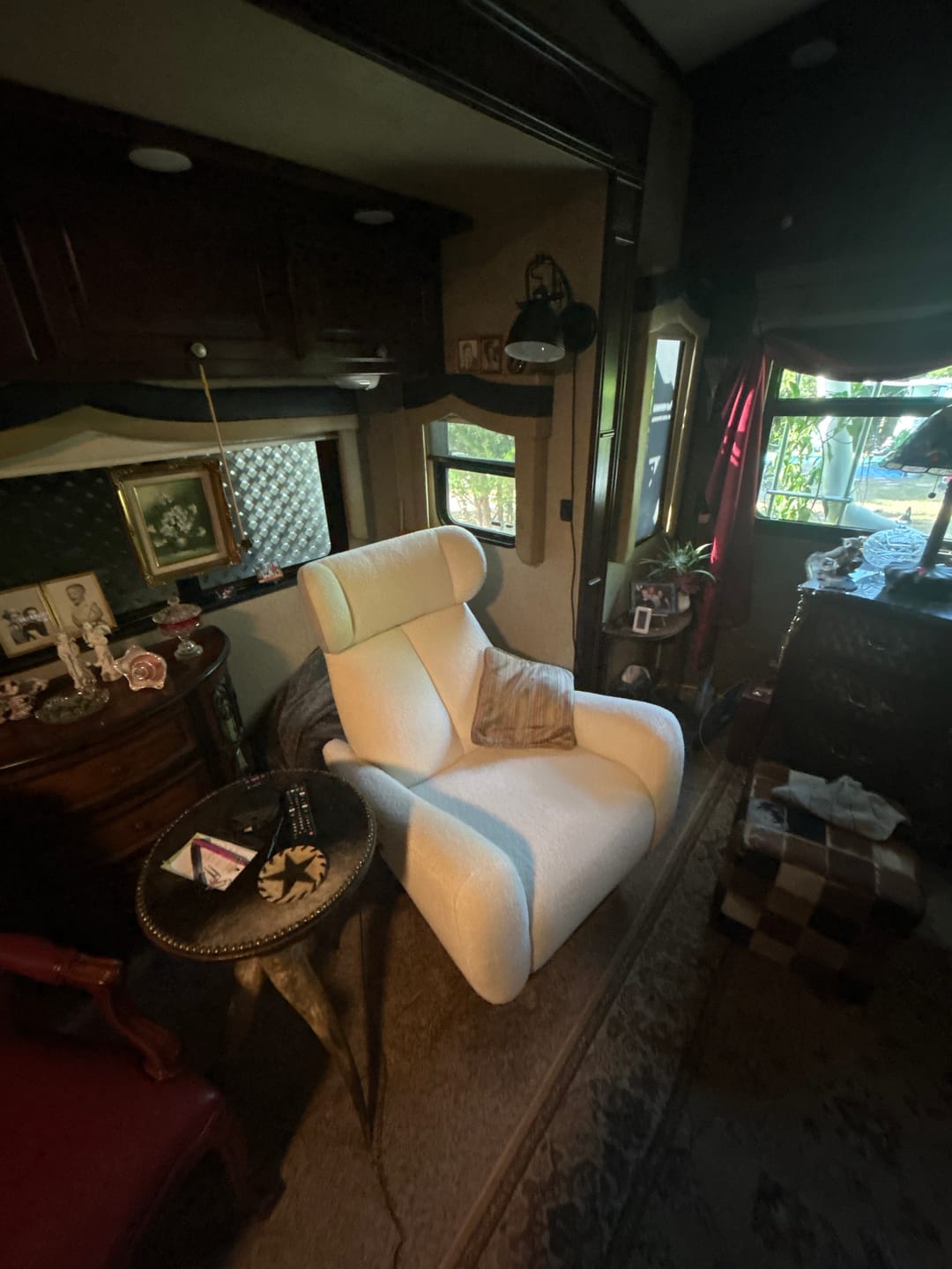 Customer photo review of SwanSing Swivel Power Zero Gravity Recliner Chair