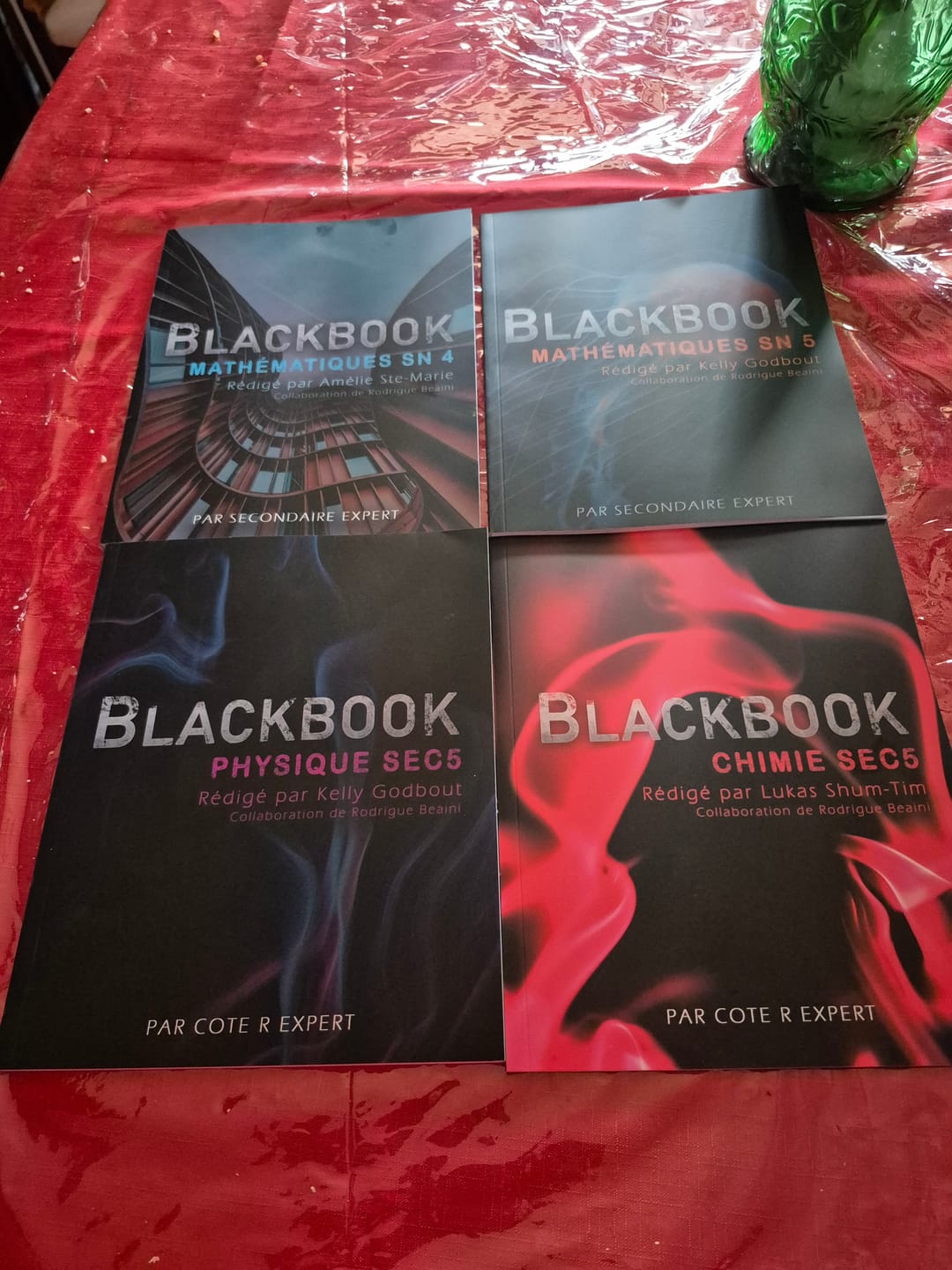 Customer photo review of Ensemble Ultime Blackbooks – Les 4 Matières Indispensables pour Réussir au Secondaire