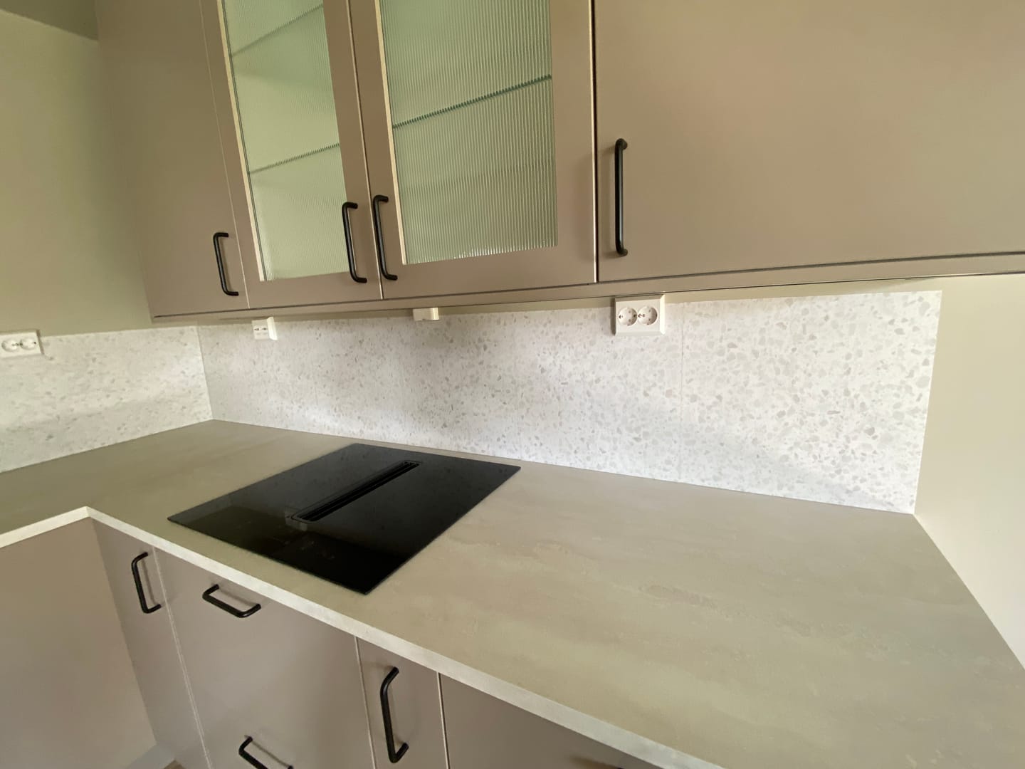 Customer photo review of 8-pk Lisboa Terrazzo hvit selvklebende fliser