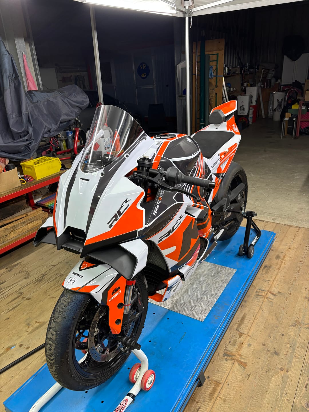 Customer photo review of KTM 990 RC R GRAPHICS - "Torque" (White/Orange)