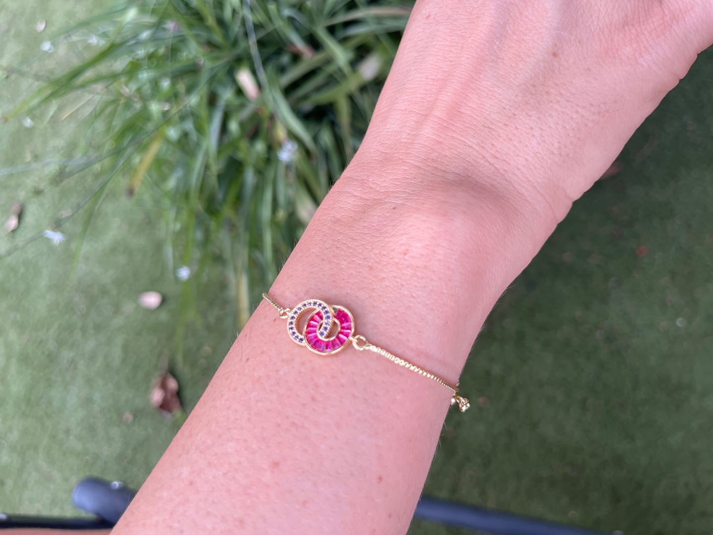 Customer photo review of Pulsera de piedra natal "Vínculo Inquebrantable"