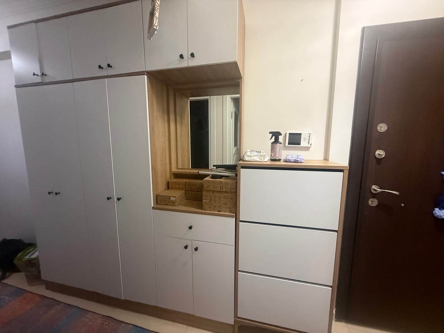 Customer photo review of Rani EB116 Ayakkabılık Düşer kapaklı 3 Bölmeli Ayakkabılık Sepet Ceviz - Beyaz
