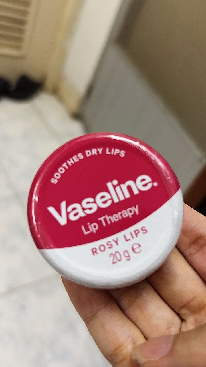 Customer photo review of Vaseline Rosy Lips Lip Therapy (can) 20g