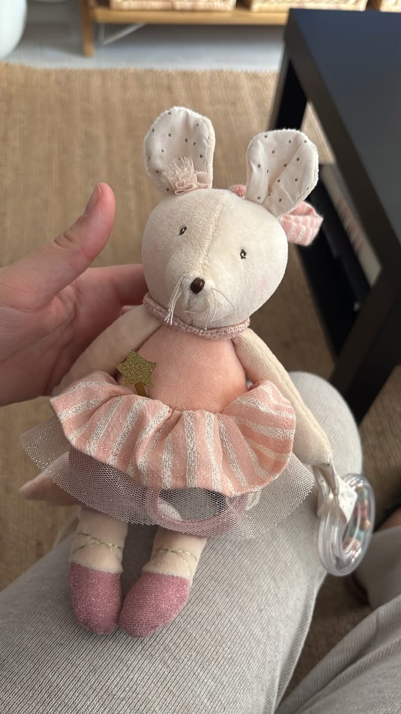 Customer photo review of Peluche de actividades Ratoncita para colgar - Moulin Roty