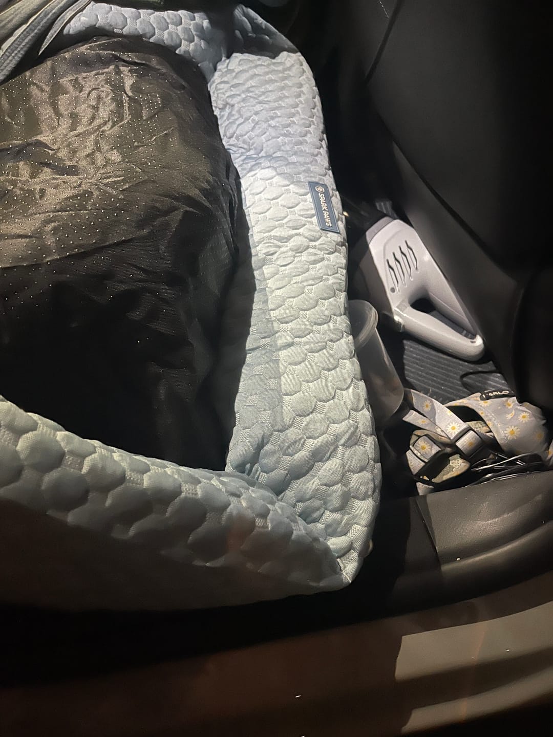 Customer photo review of Frostcore™ Dog Cooling Car Seat Beds