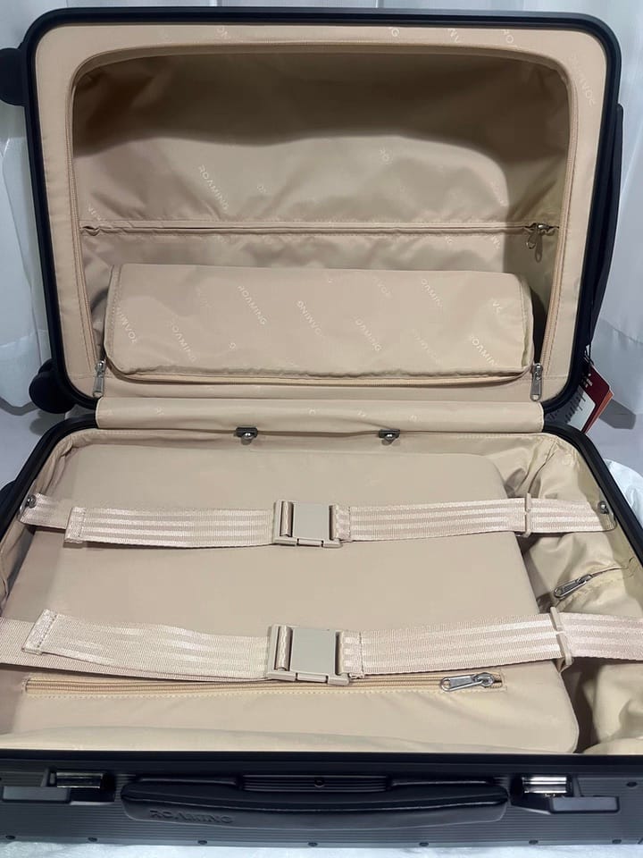 Customer photo review of Voyager Full Aluminum Carry-On