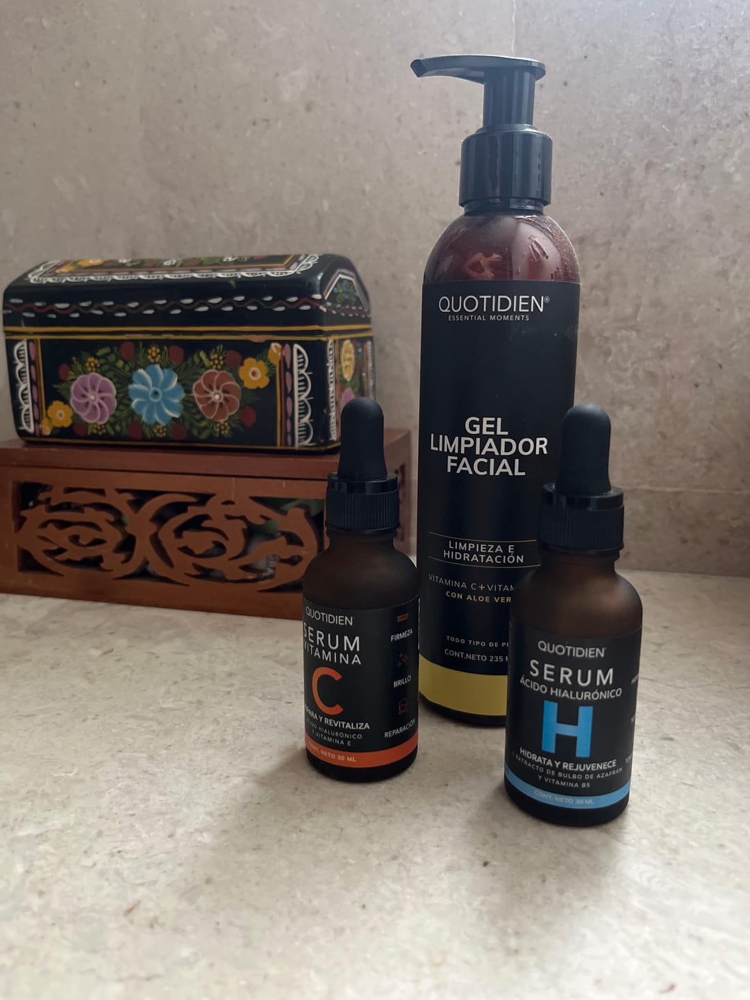 Customer photo review of Kit Rostro Perfecto (40% OFF) - Limpiador Facial 235ml + Serum de Vitamina C 30ml + Serum de Ácido Hialurónico 30ml