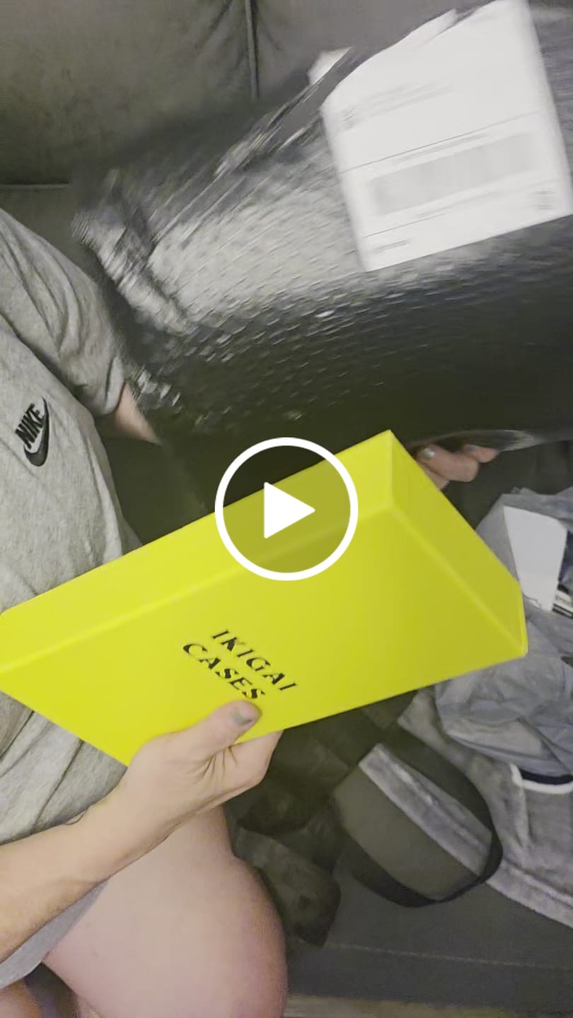 Customer video review of Weekly Case