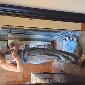 Customer photo review of Norvello™ Cropped Sweatpants