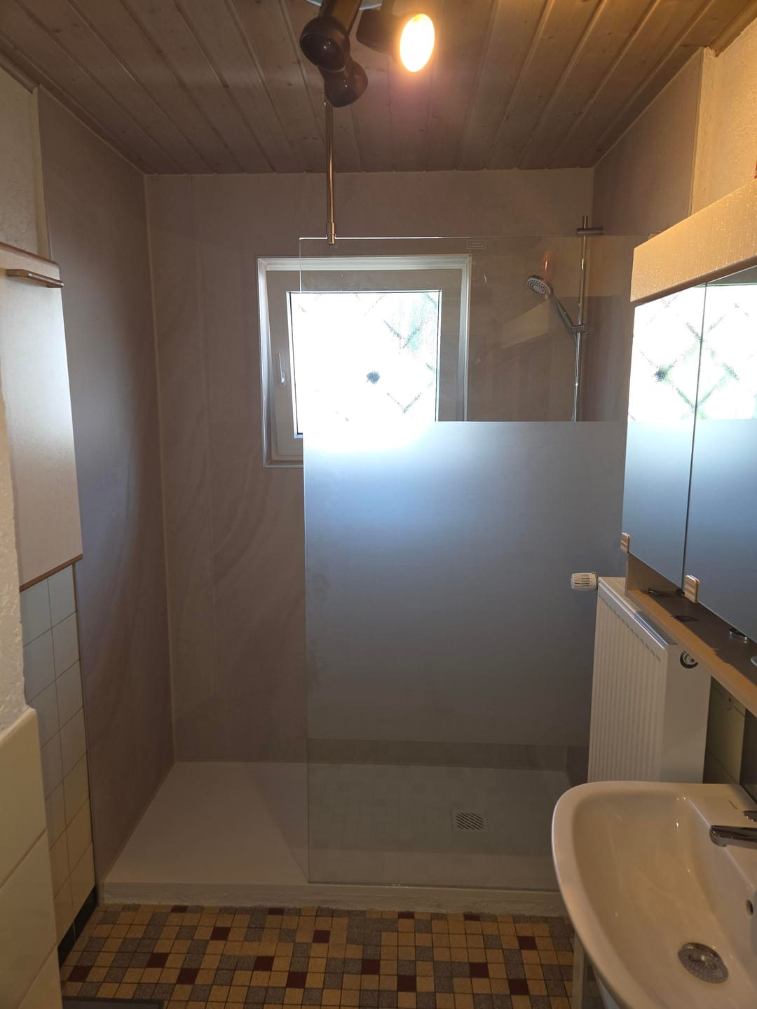 Customer photo review of SONNI Walk In Dusche Duschabtrennung Duschwand Nano Milchglas(teilsatiniert) Glasstärke 8/10mm Breite 70-140cm