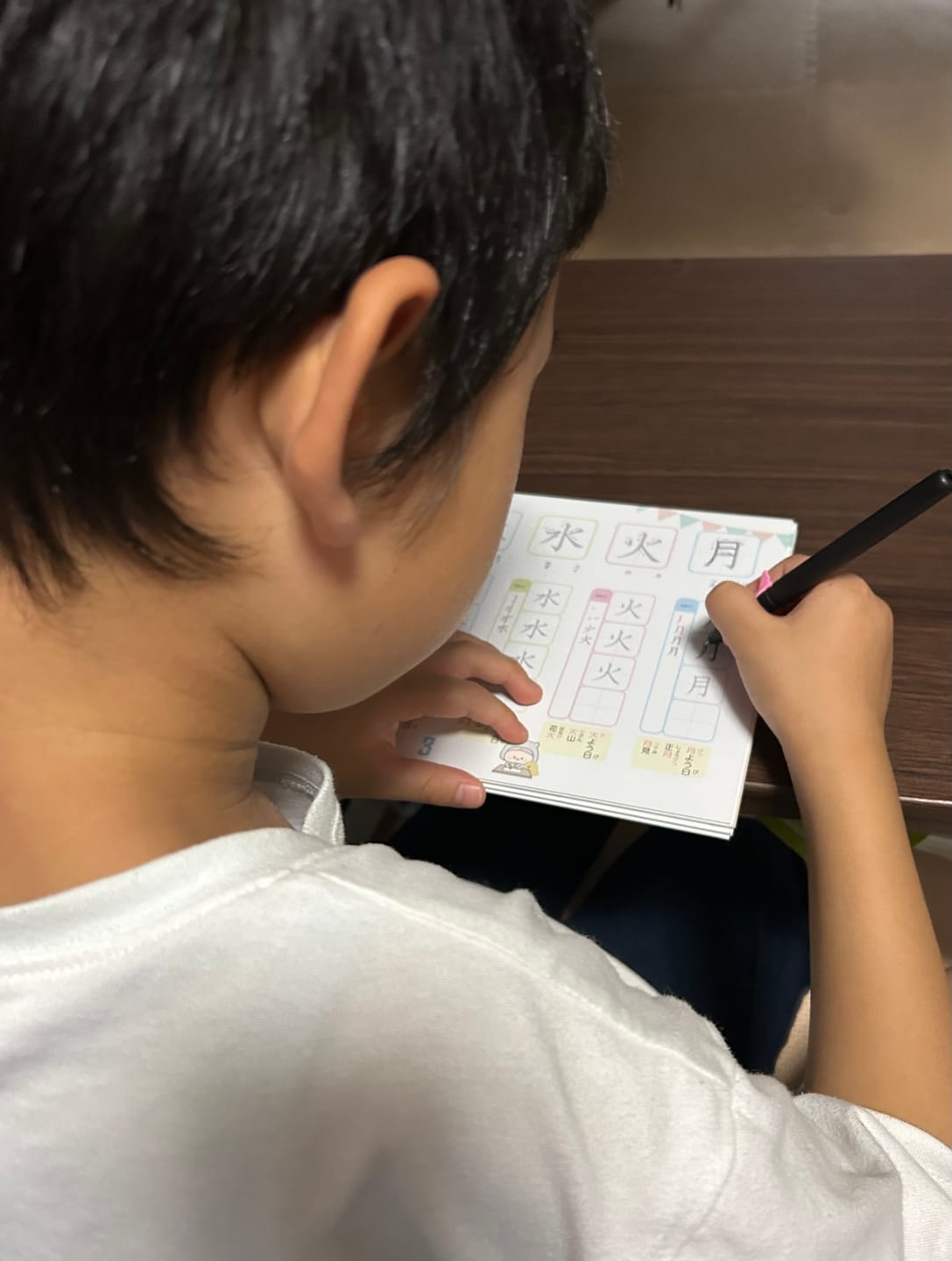Customer photo review of 文字が消える!? まほうのドリル 漢字（１年生・２年生・３年生）
