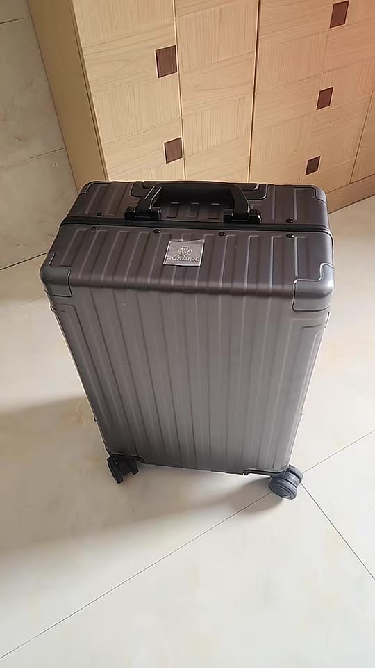 Customer photo review of Captain Full Aluminum Carry-On