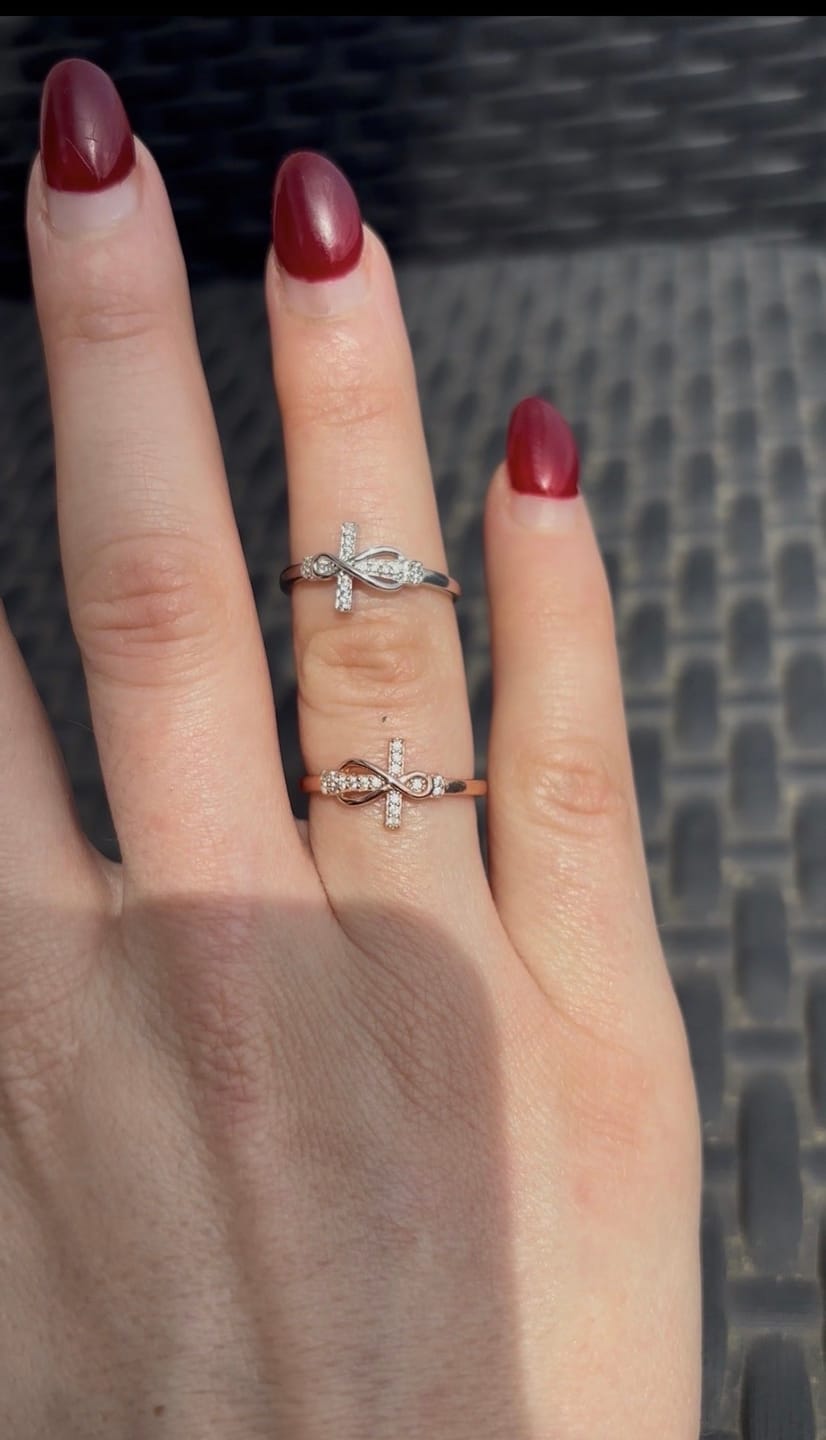 Customer photo review of Bague Croix infini Salomé - Argent
