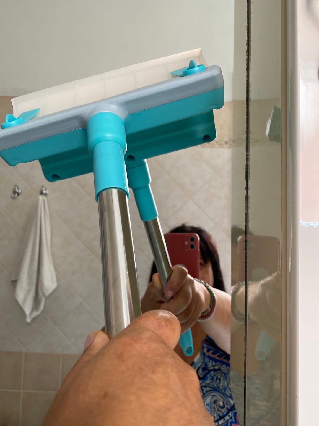 Customer photo review of Lavavetri Professionale 2 in 1 con Manico Componibile - Panno Microfibra, Spatola Silicone Anti-Aloni e Testina Snodabile