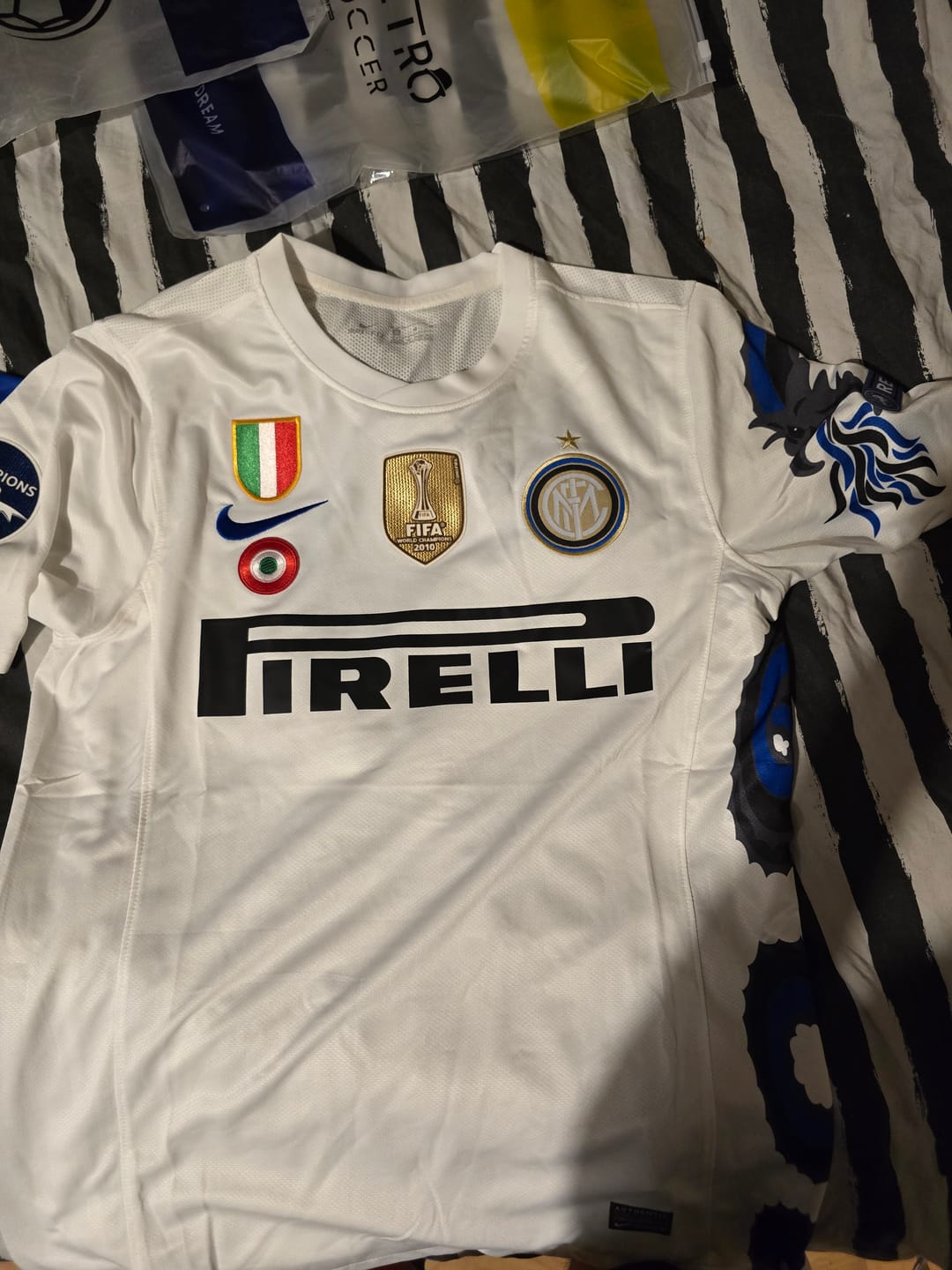 Customer photo review of Inter Maglia TRIPLETE Away 2010/11