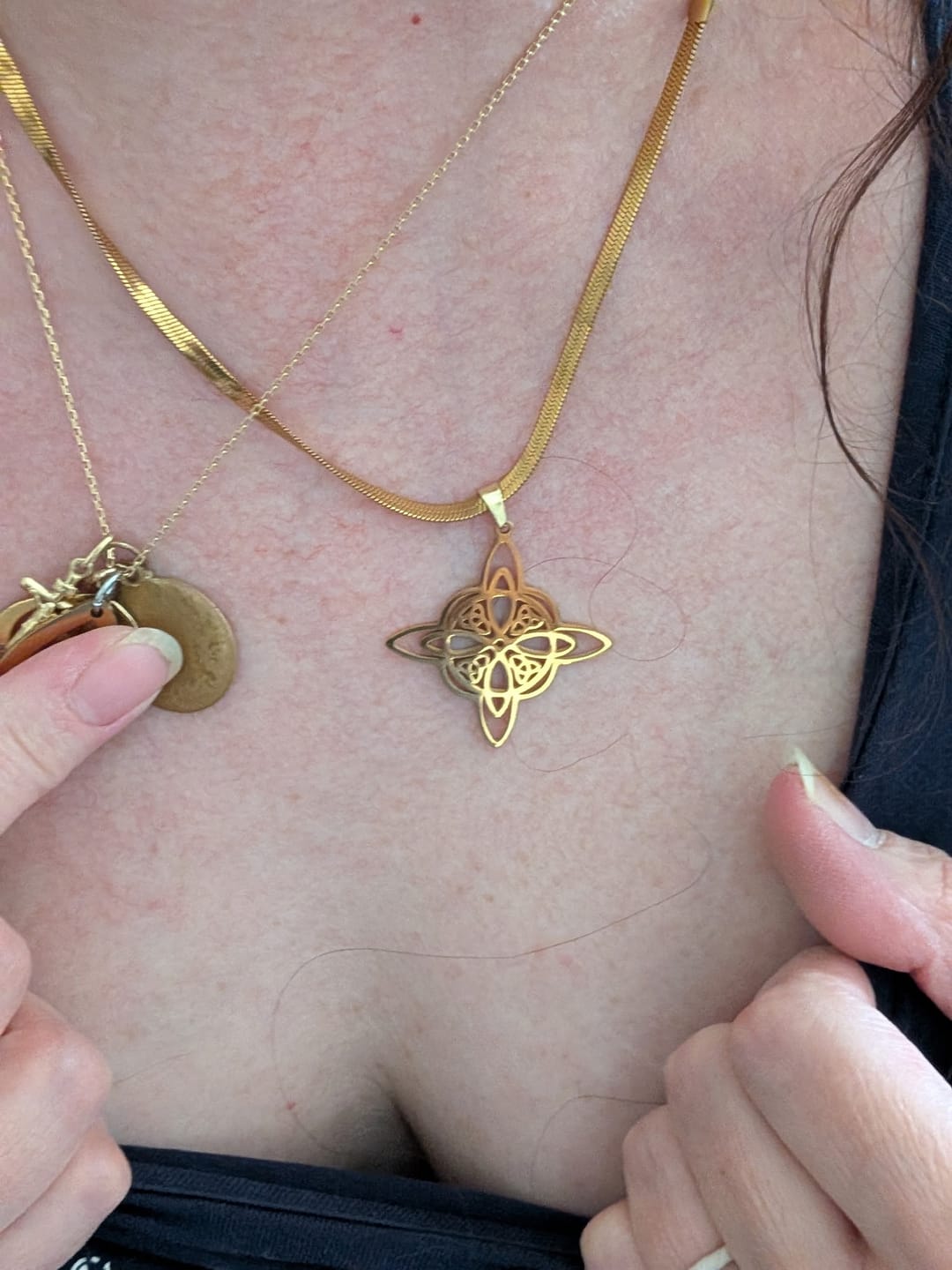 Customer photo review of Pendentif "Protection Éternelle" - Nœud de Sorcière, Chaîne plate