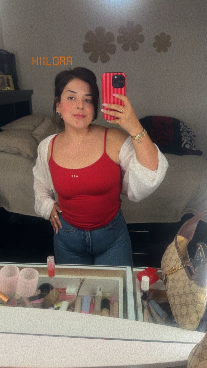 Customer photo review of The Minimalist Tank Scarlet
