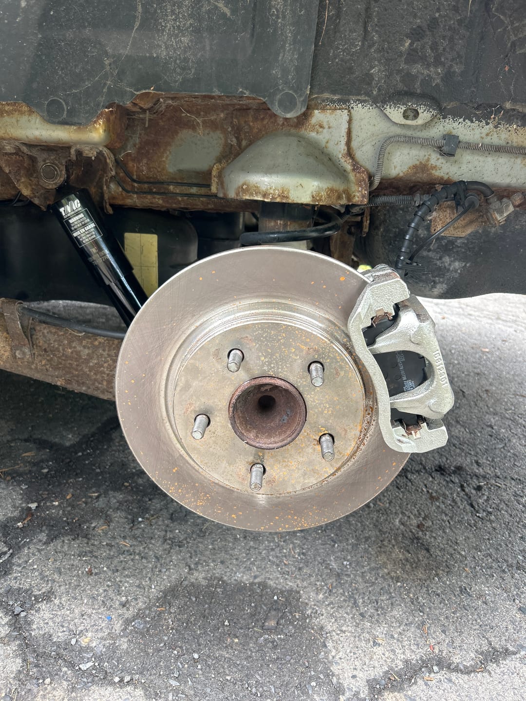 Customer photo review of Rear Disc Brake Caliper Rotors And Ceramic Pads Kit For Chrysler Town & Country Dodge Grand Caravan Volkswagen Routan Ram C/V KC8-100346T