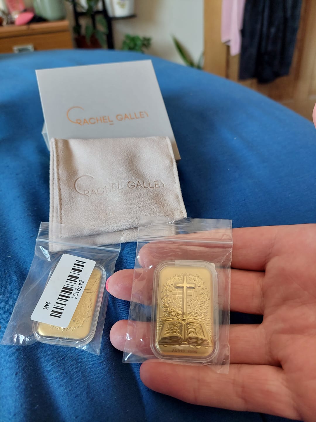 Customer photo review of 24K Yellow Gold (99.99% Gold Purity) Essential Holy Bible