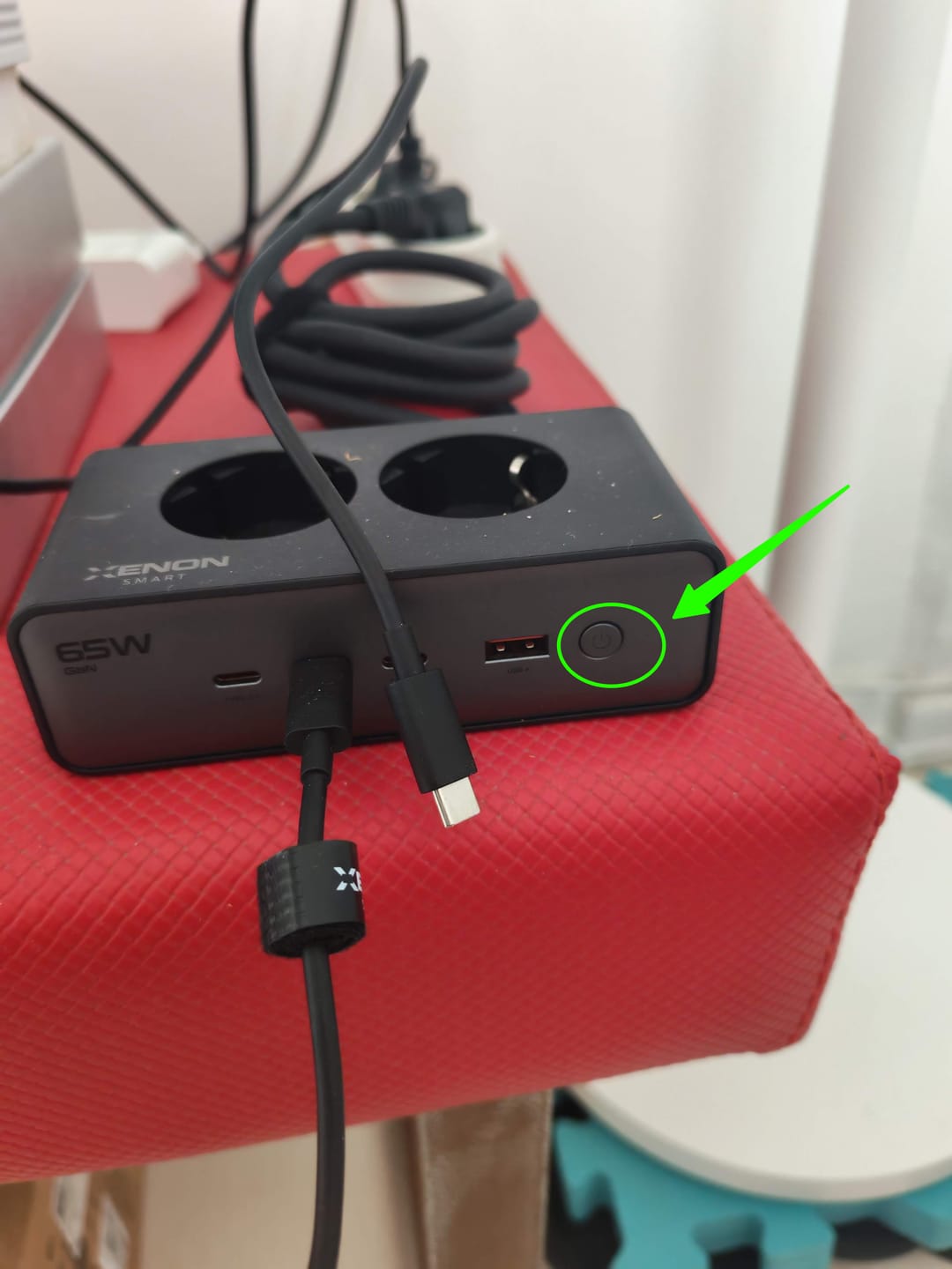 Customer photo review of Masaüstü Priz Hızlı Şarj İstasyonu 6 in 1 | 4000W AC, 65W 3xUSB-C, 1 USB-A, 100W Type-C Kablo (X6423)