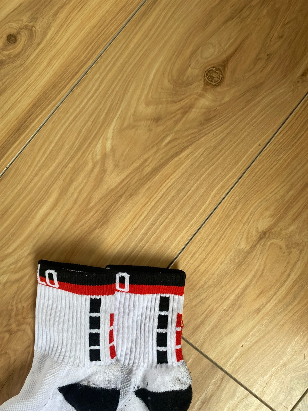 Customer photo review of Low Rise Cushioned Ankle Socks - Black/Red/White