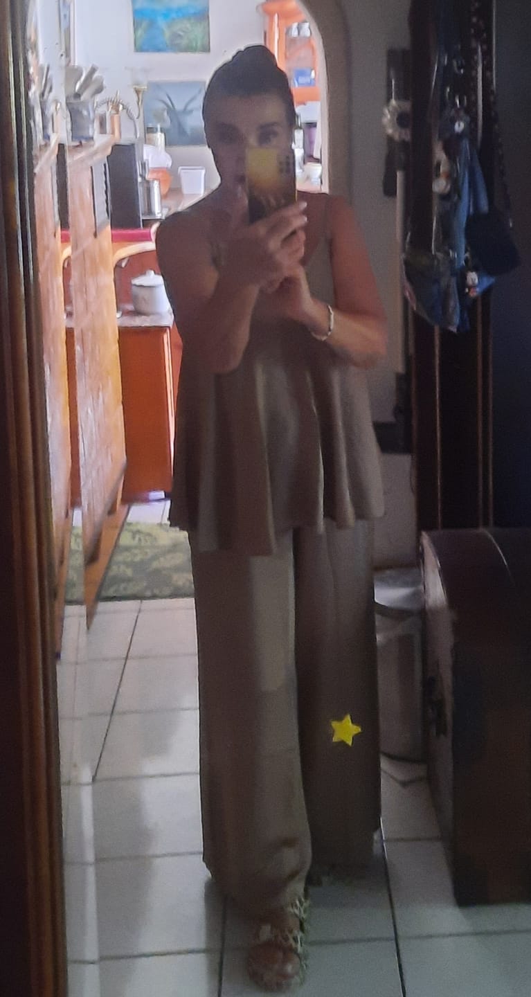Customer photo review of Satin Hose Extra Wide