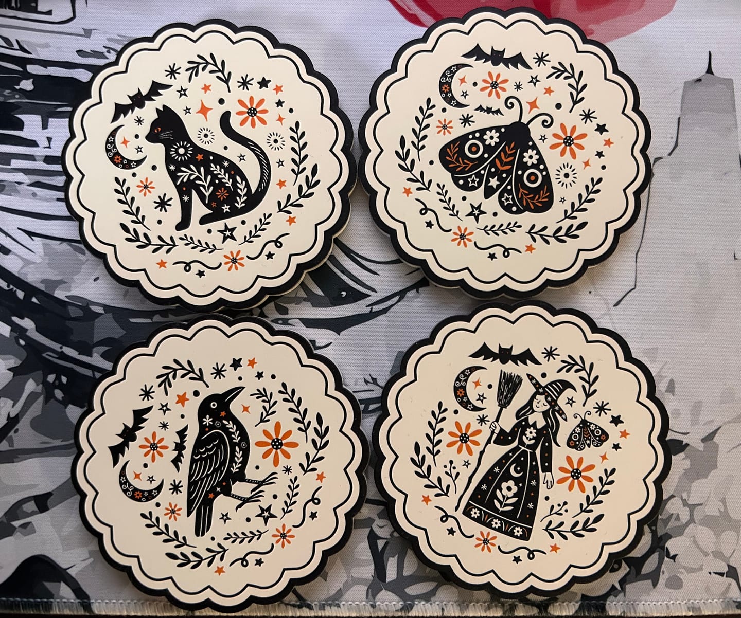 Customer photo review of Summerween Untersetzer-Set – Folk-Art-Look (Hexe, Katze, Rabe, Motte)