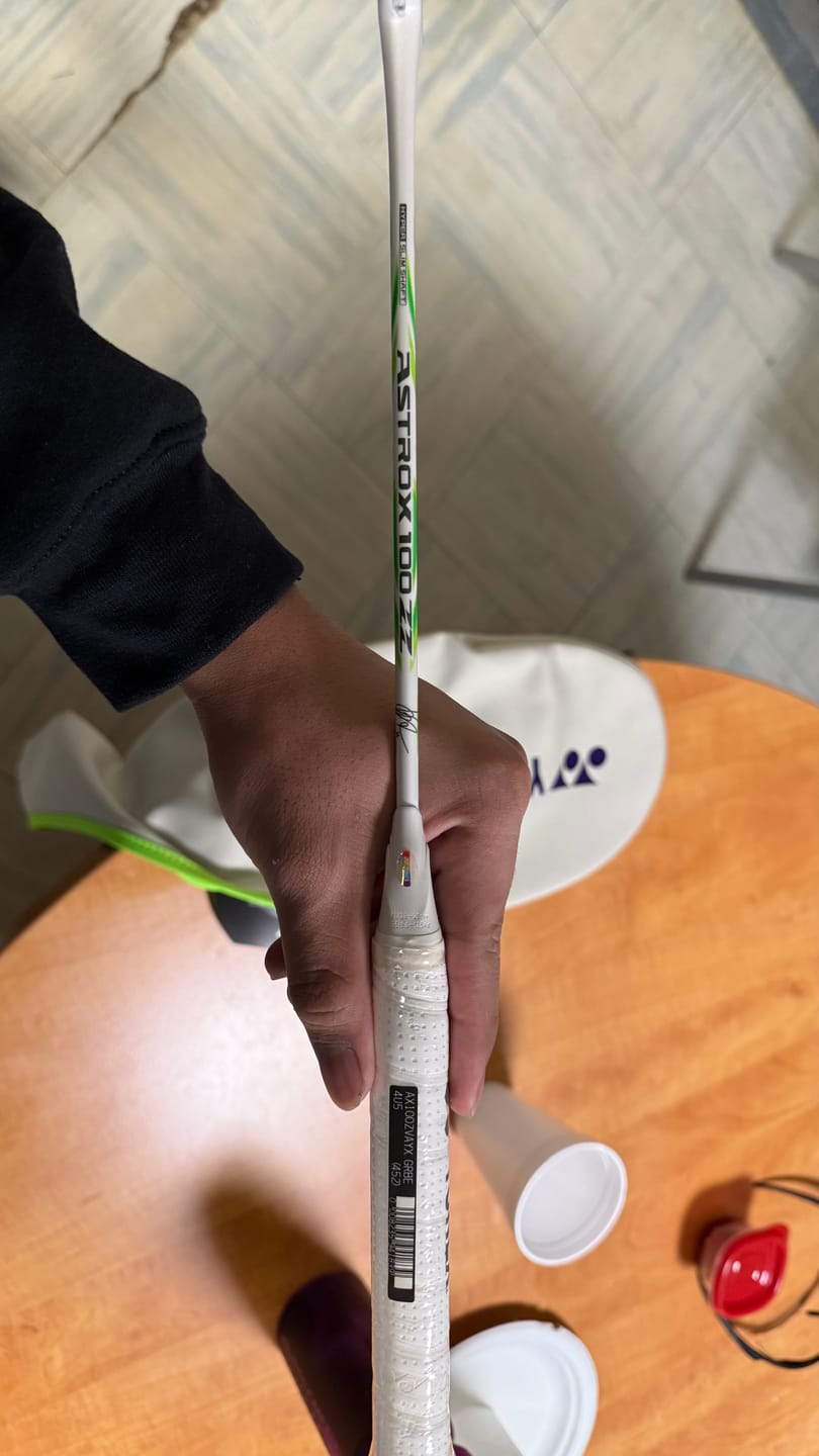 Customer photo review of Yonex x Viktor Axelsen ASTROX 100VA ZZ Unstrung Badminton Racket Limited Edition [Grayish Beige]