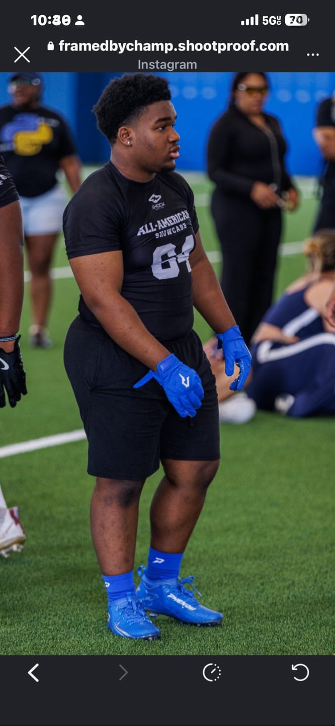 Customer photo review of Phenom Elite VPS5 Adult Football Gloves - Team Colors