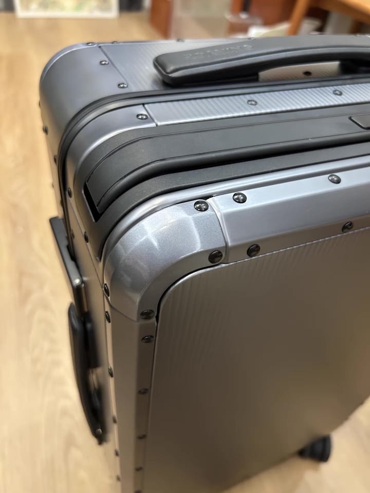 Customer photo review of Voyager Full Aluminum Carry-On