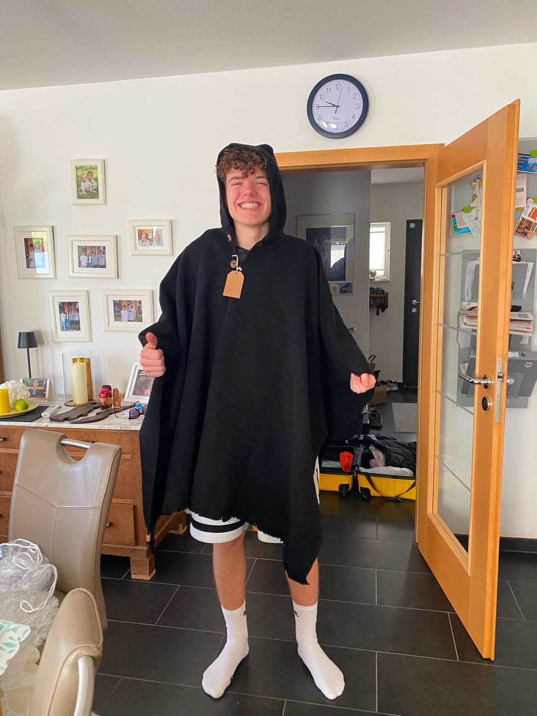 Customer photo review of PONCHO PREMIUM DE LANA NEGRO
