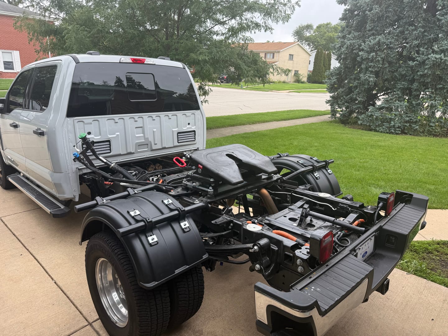 Customer photo review of Tulga T10 36k 5th Wheel Hitch & No-Drill Easy Installation Mounting Kit for Ford F350/F450 Trucks with Factory Prep Package