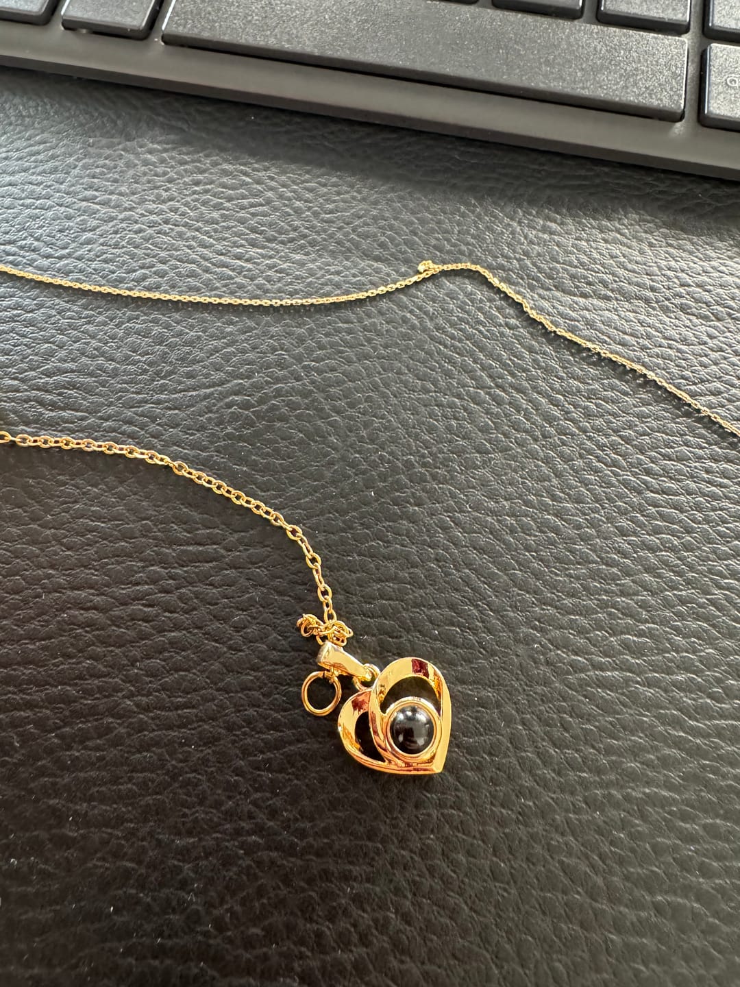 Customer photo review of Fotoğraflı Kişiye Özel Kalpli Kolye