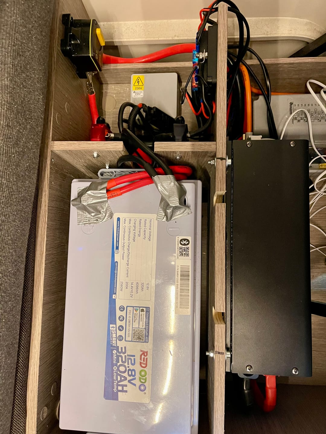 Customer photo review of Redodo 4096Wh 12V 320Ah B190 Untersitz LiFePO4 Batterie mit Bluetooth für Wohnmobil