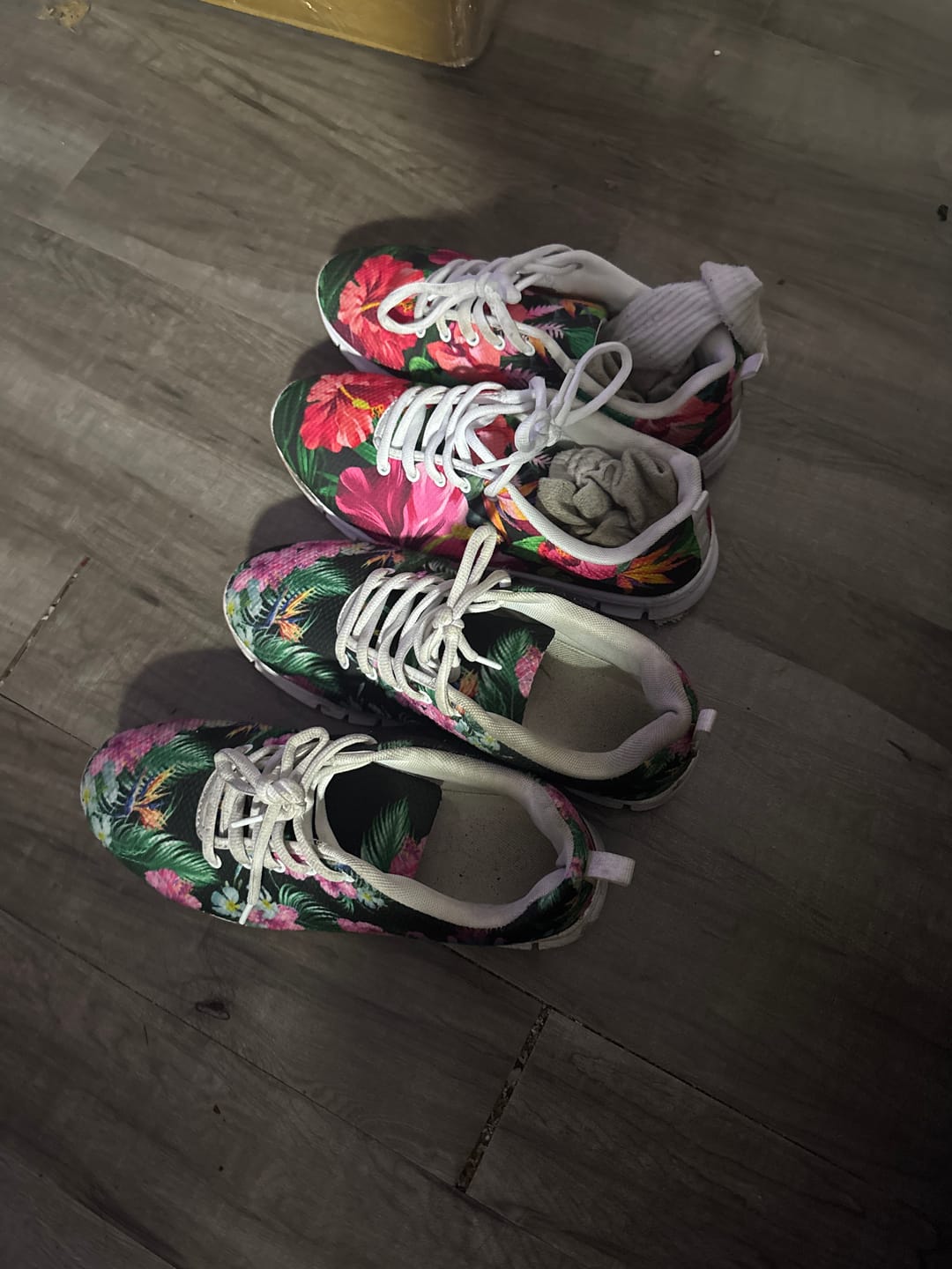 Customer photo review of Aloha Hibiscus Hawaiian Flower Women Sneakers Shoes