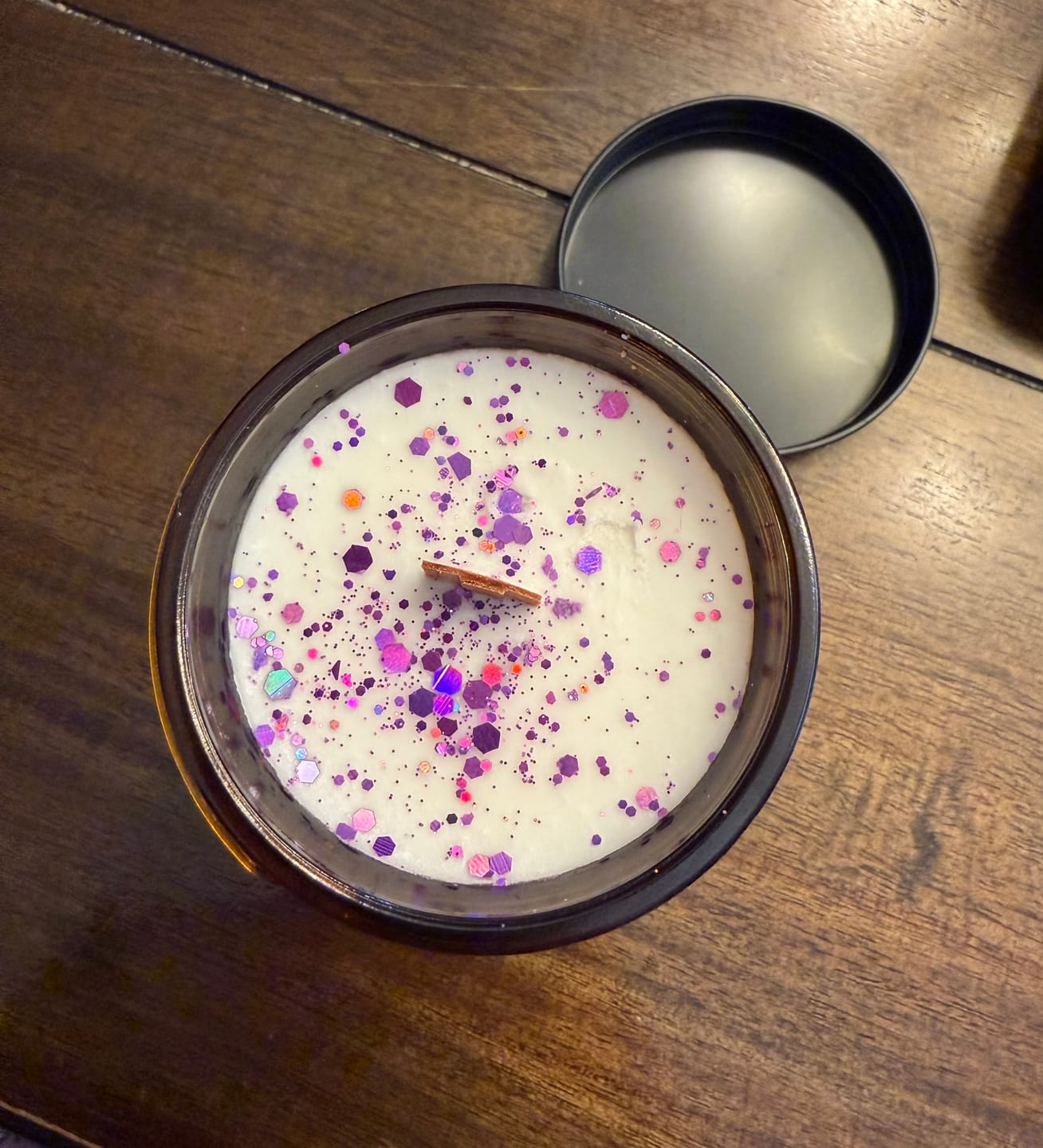 Customer photo review of Hot Witches Read | Fall Book Themed Candle