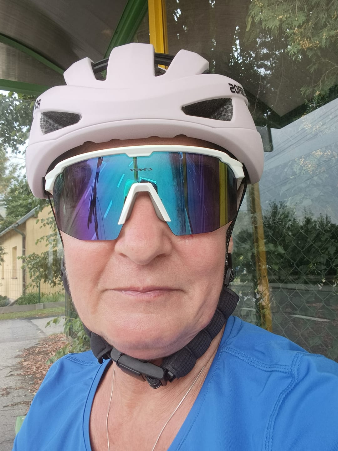 Customer photo review of ROCKBROS Kask Rowerowy Kolarski Kask Unisex Dorośli M(54-58cm) / L(58-62cm)