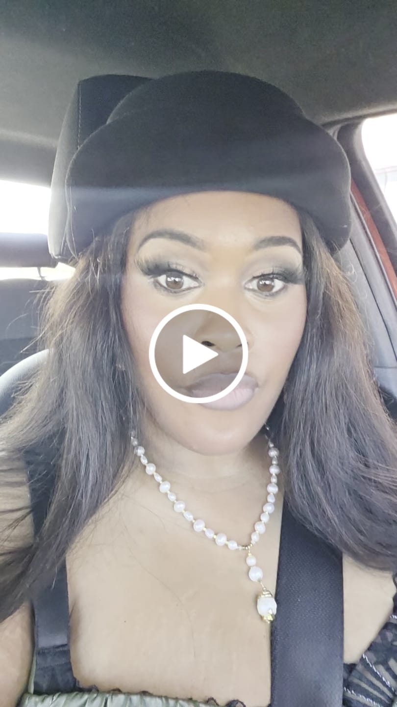 Customer video review of London Pillbox - Black