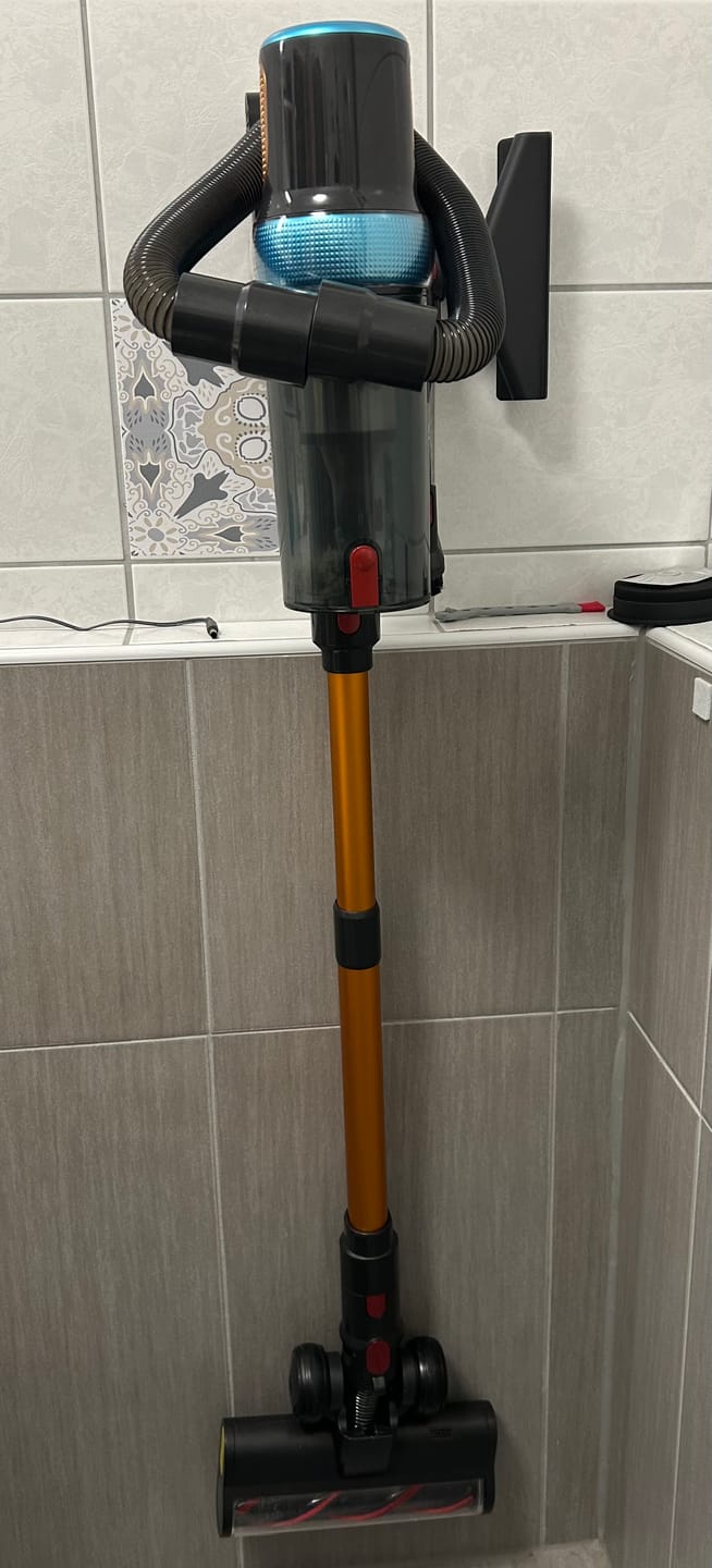 Customer photo review of Ultra-starker Akku-Staubsauger mit automatischer Stauberkennung / Bis zu 60 Minuten Laufzeit / Beutelloser Staubsauger für Teppiche, Hartböden & Tierhaare 600 W