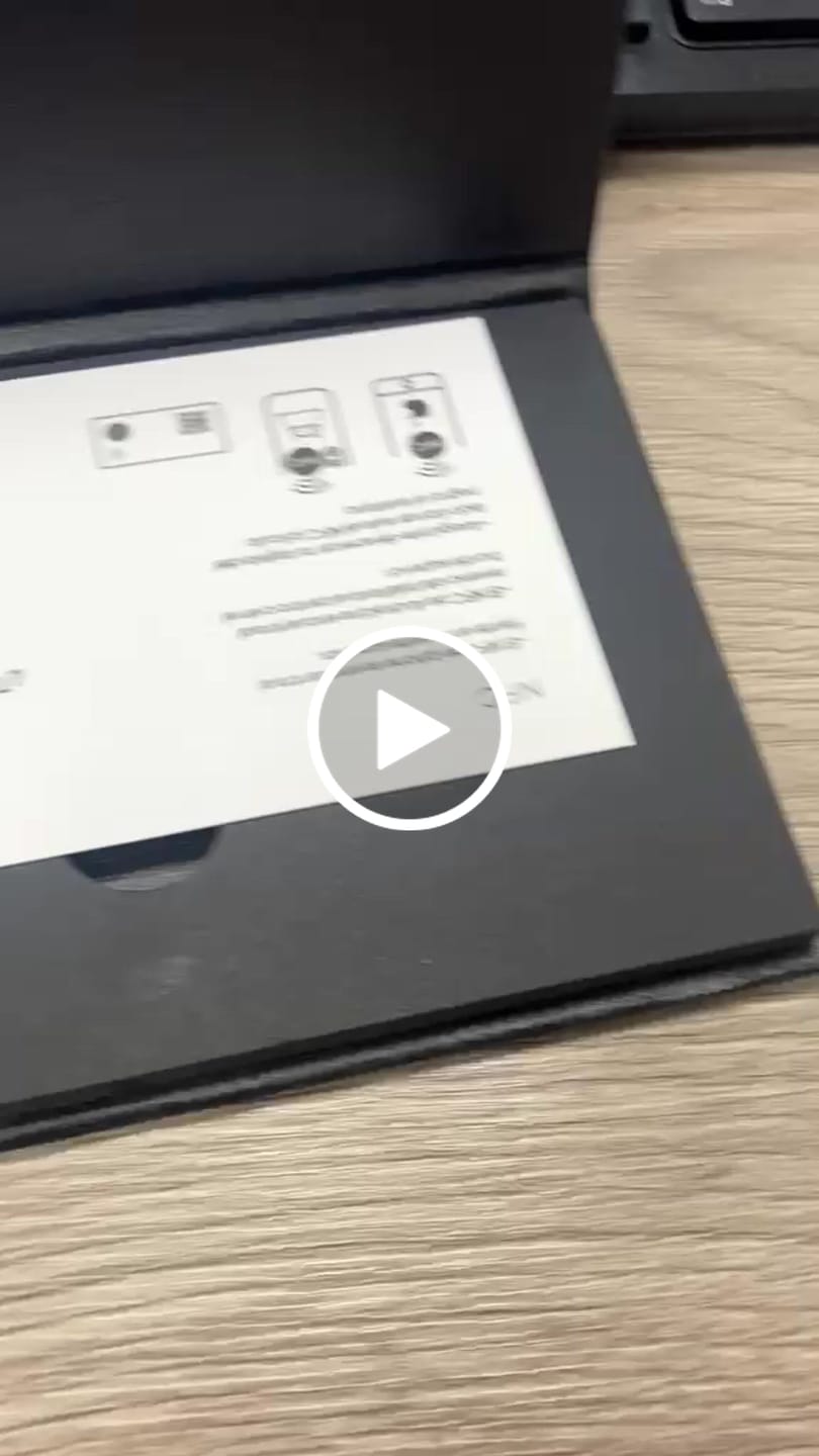 Customer video review of Tarjeta de Metal Personalizada