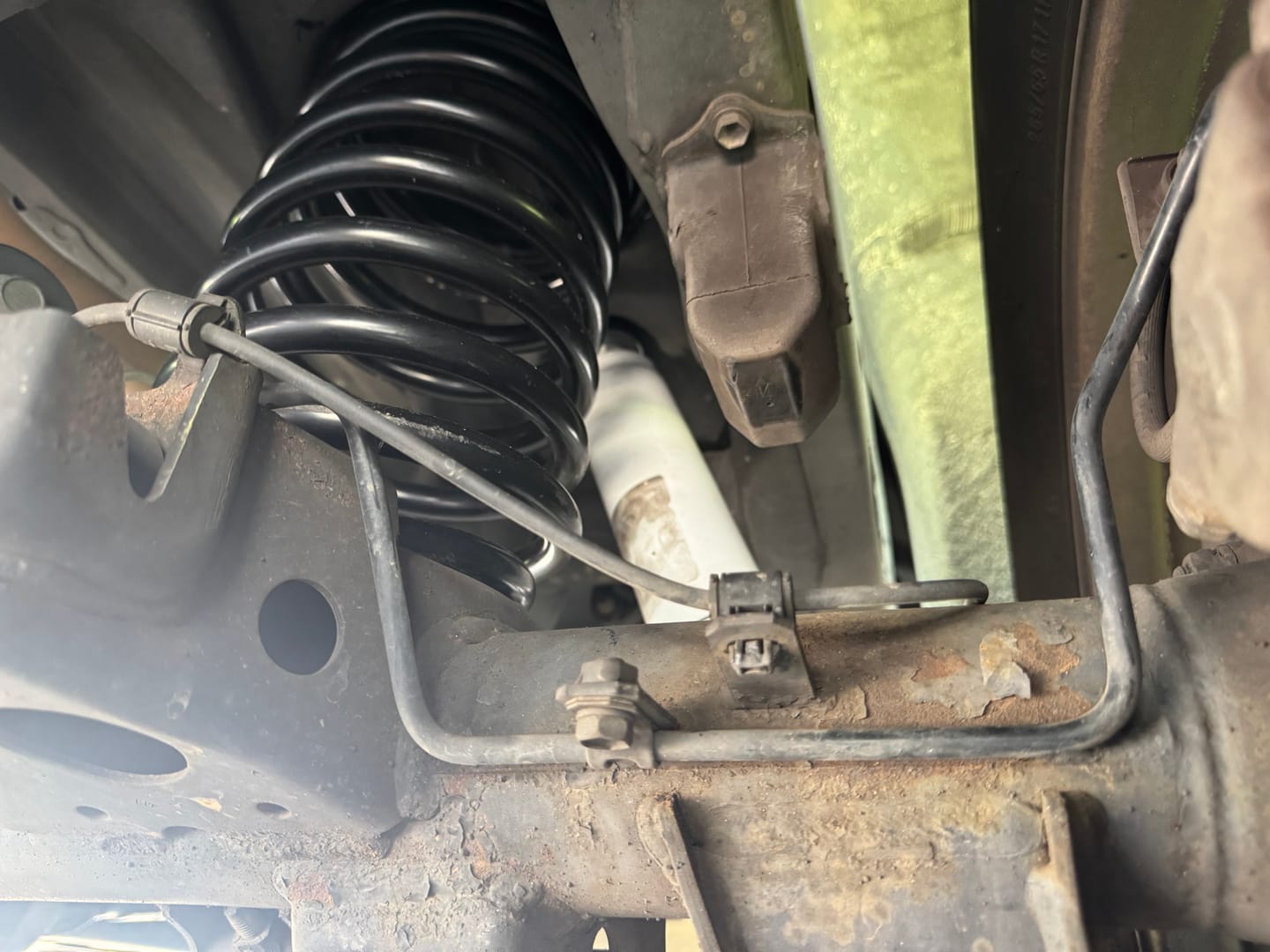 Customer photo review of 2005-2007 Toyota Sequoia Rear Air Suspension Conversion/Delete Kit with Module for Light Fix (TR2RBM)