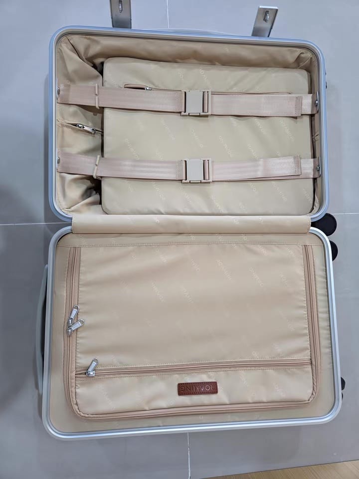 Customer photo review of Voyager Full Aluminum Carry-On